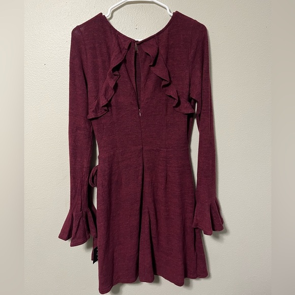 Lulu’s burgundy Wrap Knit Dress size M - Picture 7 of 7